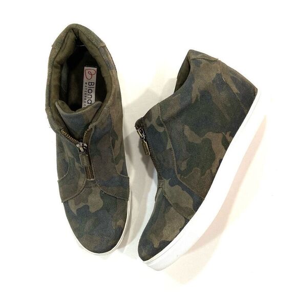 BLONDO Glenda Camo Wedge Boots - Picture 1 of 9